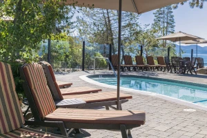 Red Wolf Lakeside Lodge